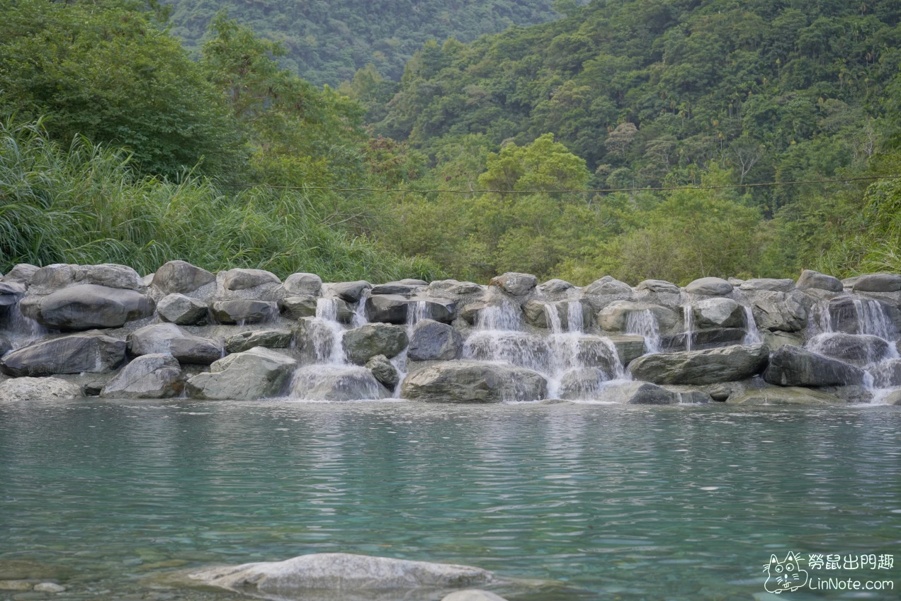 花蓮景點『娑婆噹溪』碧綠清澈見底的天然泳池
