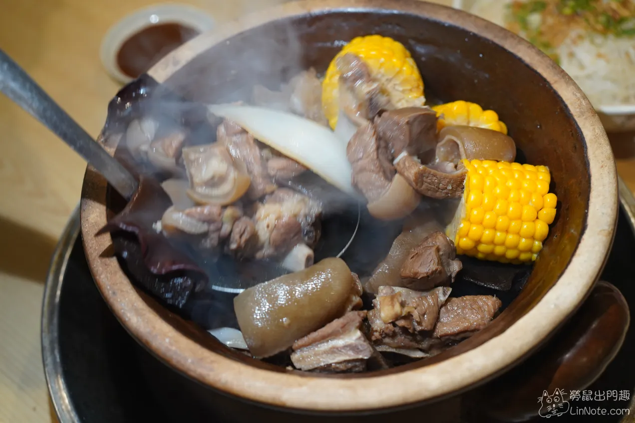 竹南30年老店 – 許越式羊肉爐：一碗湯頭甜而不膩，吸引遠道而來的美食朝聖者！