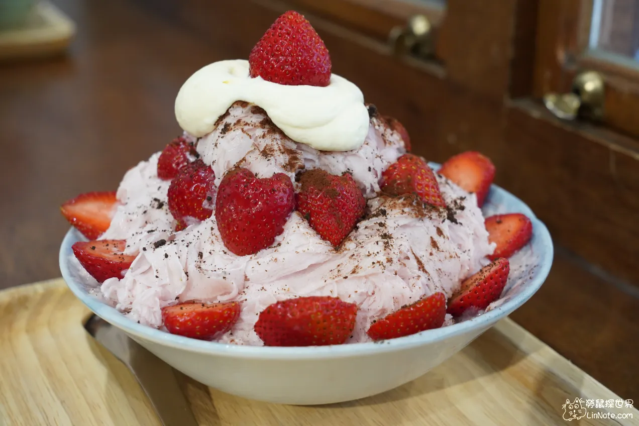 新竹冰店『覓雪Mixshare』紅嫩草莓與柔軟雪花冰的絕妙組合