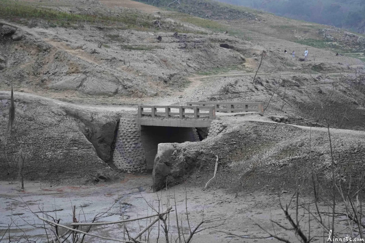 永和山水庫『永安橋遺址』再現！半世紀以來最缺水的一年
