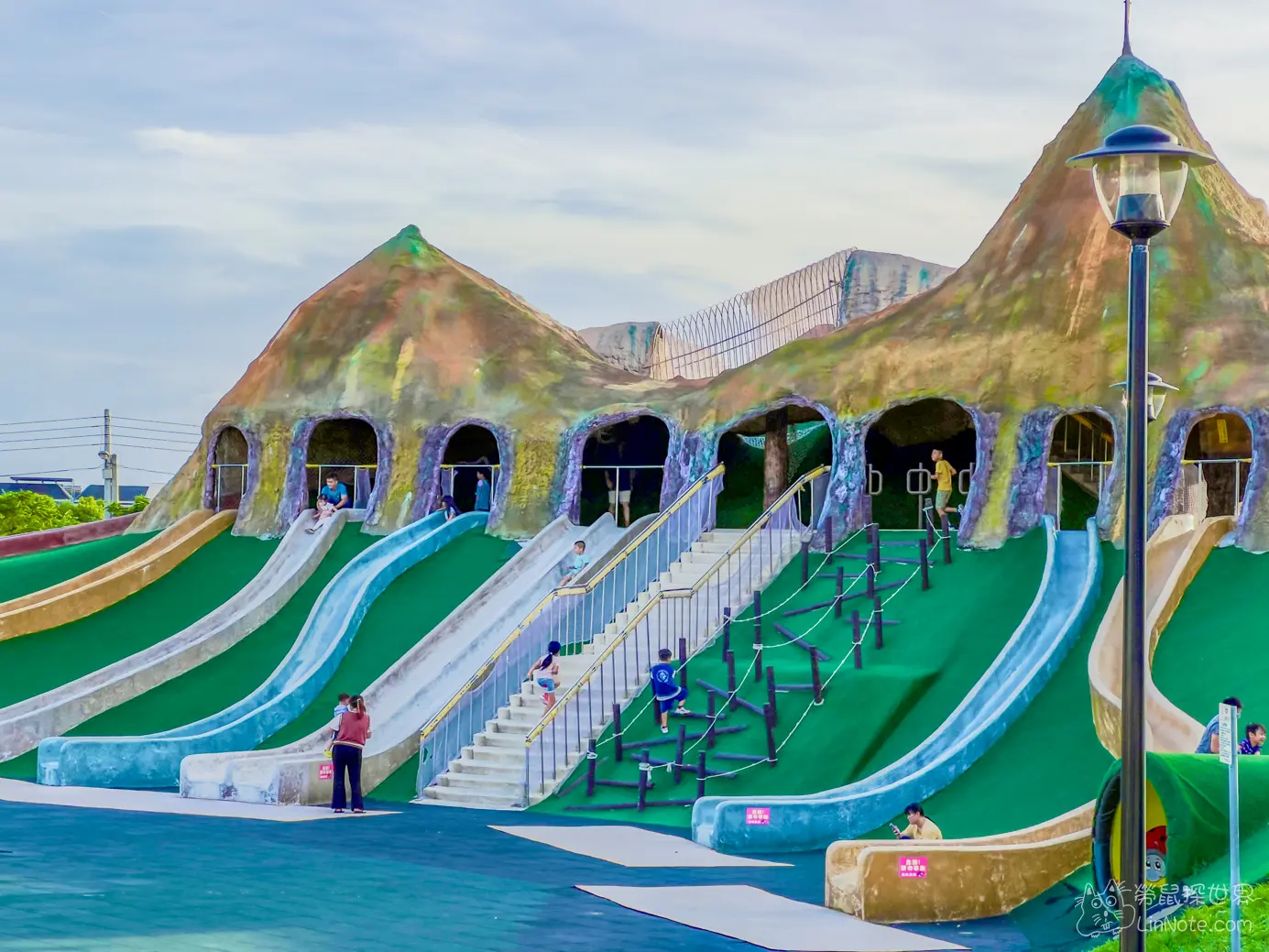 火炎山造景溜滑梯