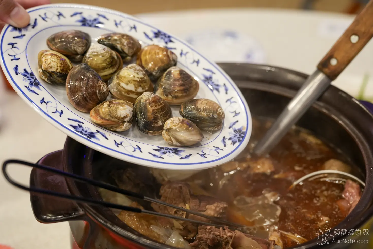 潮流女生壁纸，绝绝子的桌面美化神器，让手机瞬间高级感爆棚！-潮流-淘宝百科网, image size:1469x980