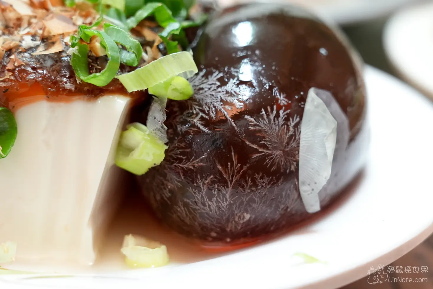 皮蛋豆腐的松花紋路