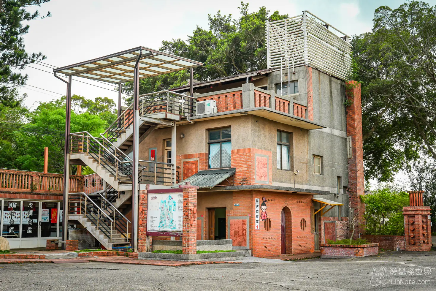 Jls brick tourism factory 11