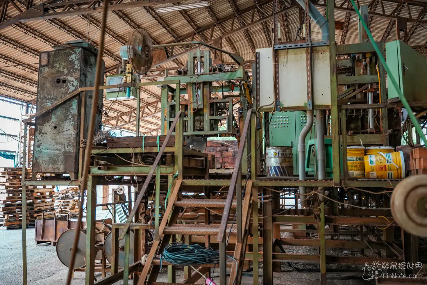 Jls brick tourism factory 46