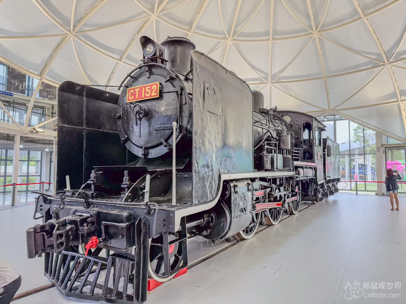 苗栗火車頭園區轉車台大廳 CT152 蒸汽火車側面