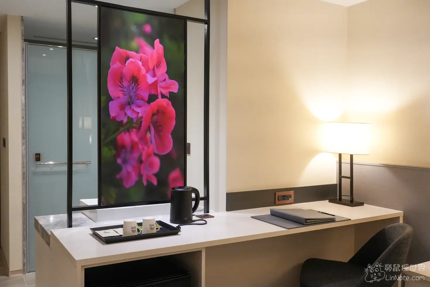 花蓮福康飯店房間的桌椅