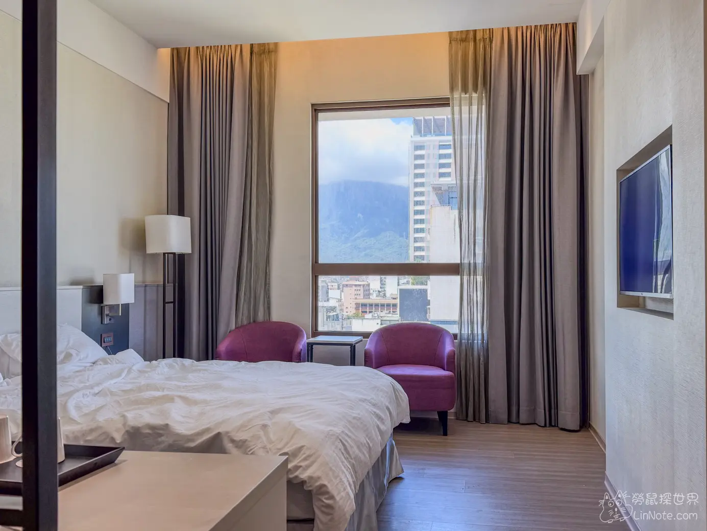 花蓮福康飯店雙人房白天的景觀，可以看到戶外的美麗景色