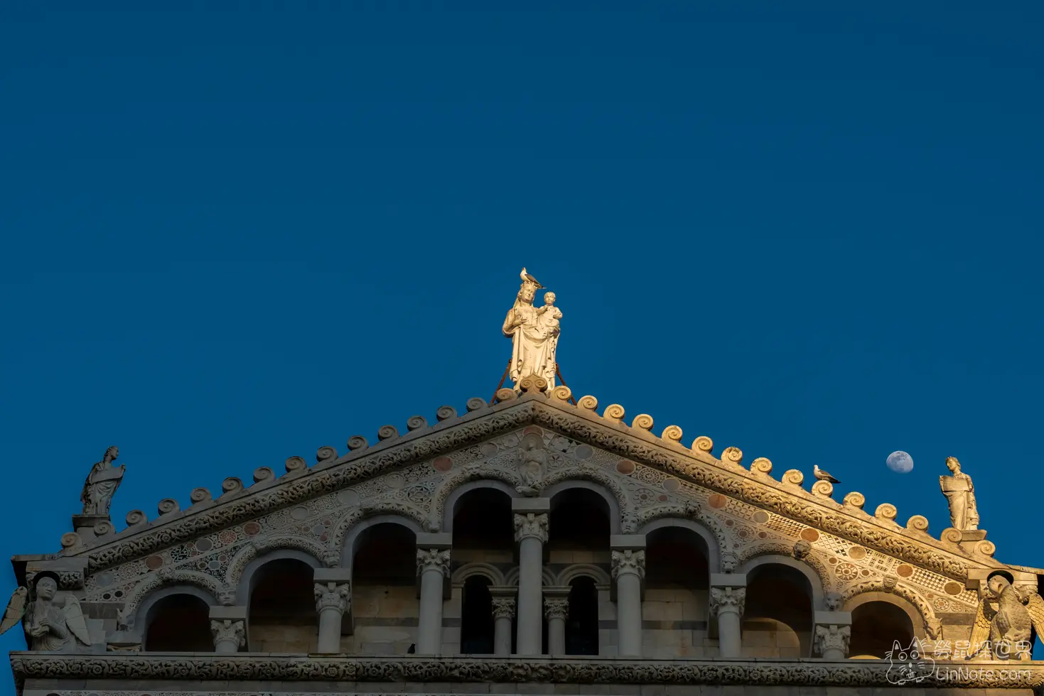 比薩主教座堂頂部特寫