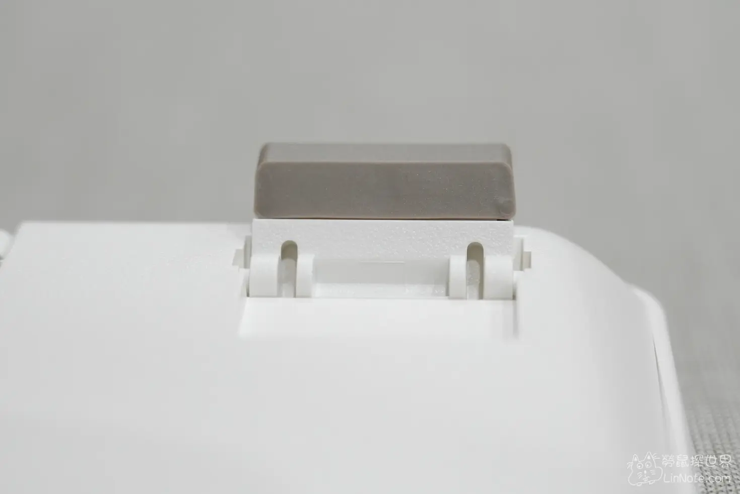 Lofree Flow Lite 84 可調整的腳架