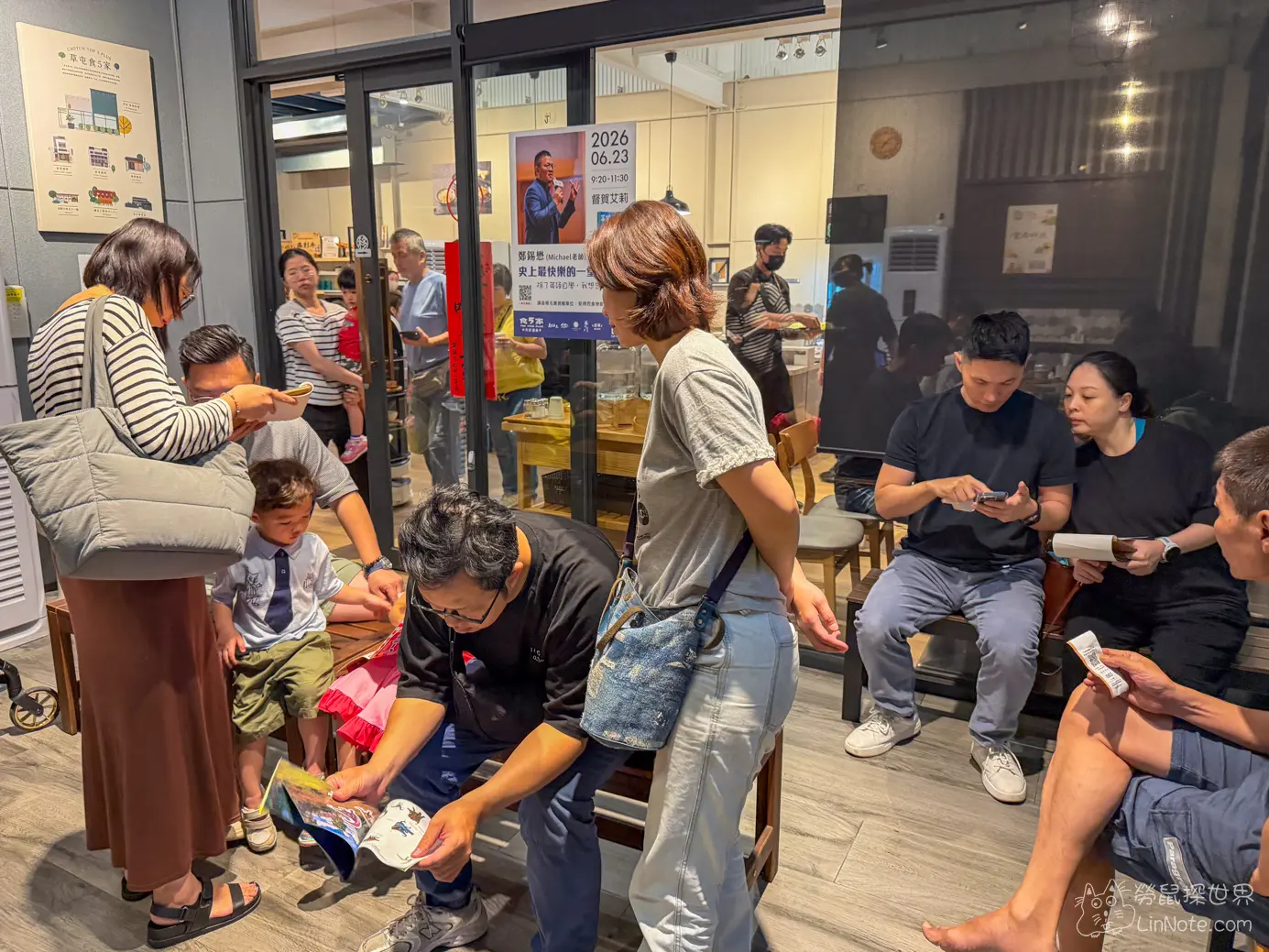 弎食鉄板料理草屯店等候區