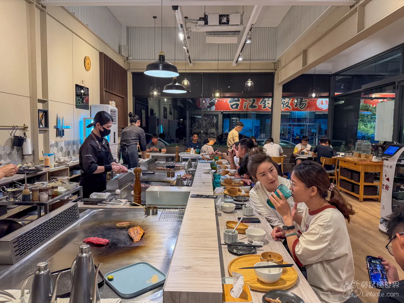 弎食鉄板料理草屯店用餐環境