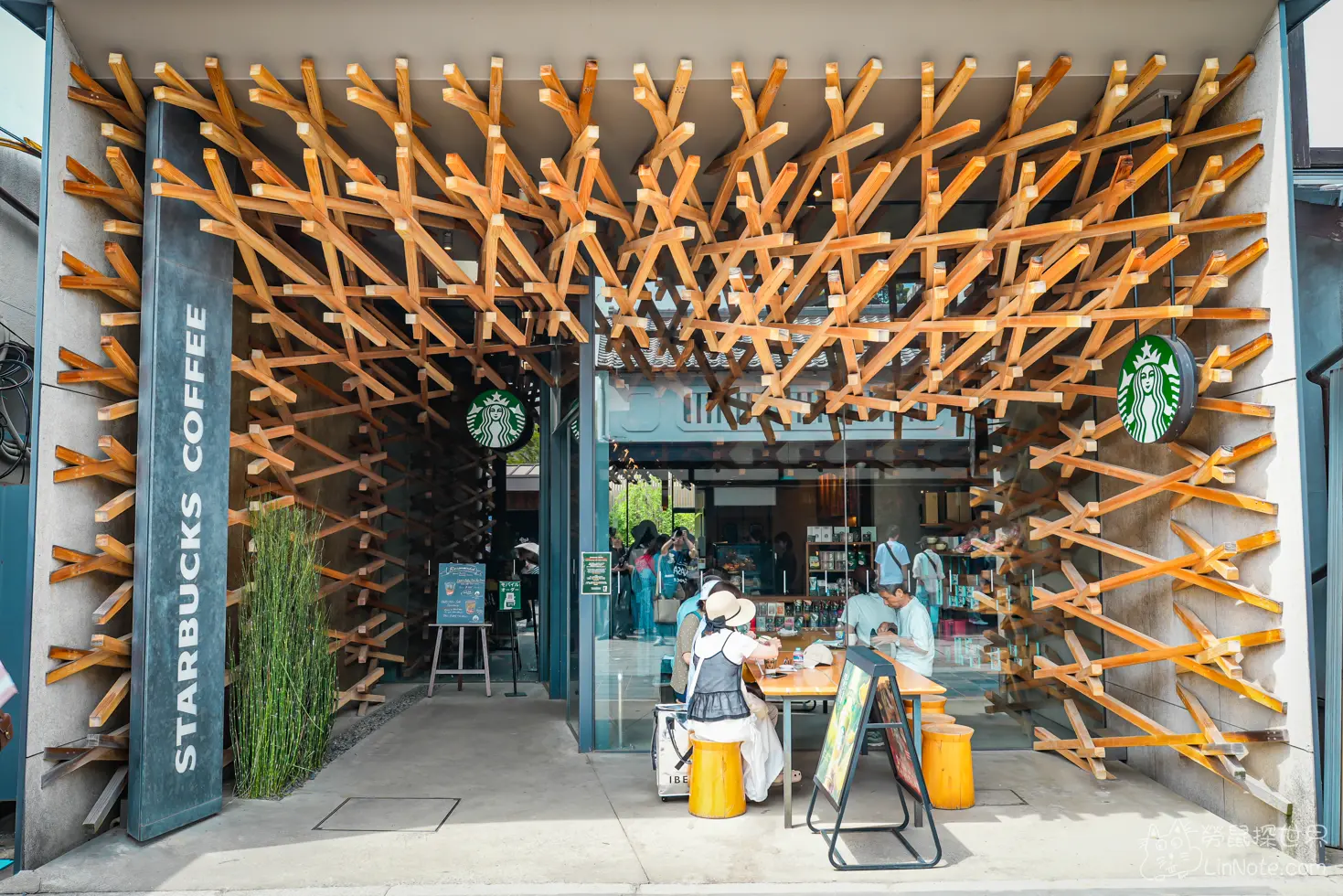 太宰府裡面隈研吾設計的星巴克