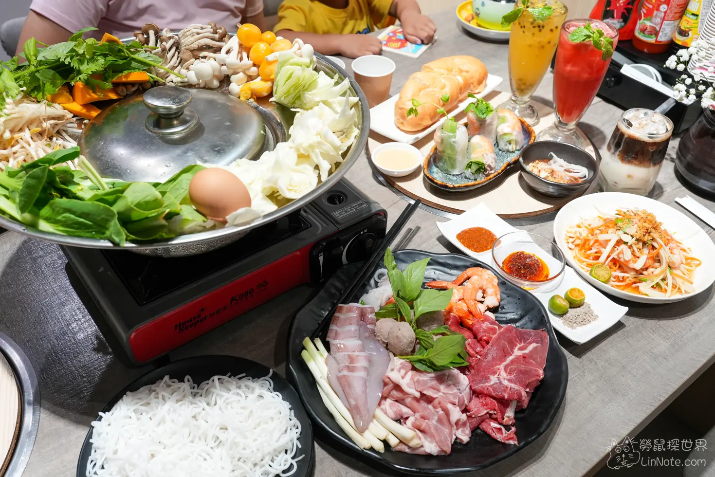 豐盛的越式酸辣火鍋與特色料理