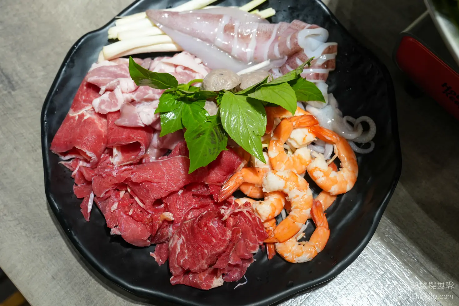 肉質新鮮的肉品與海鮮盤