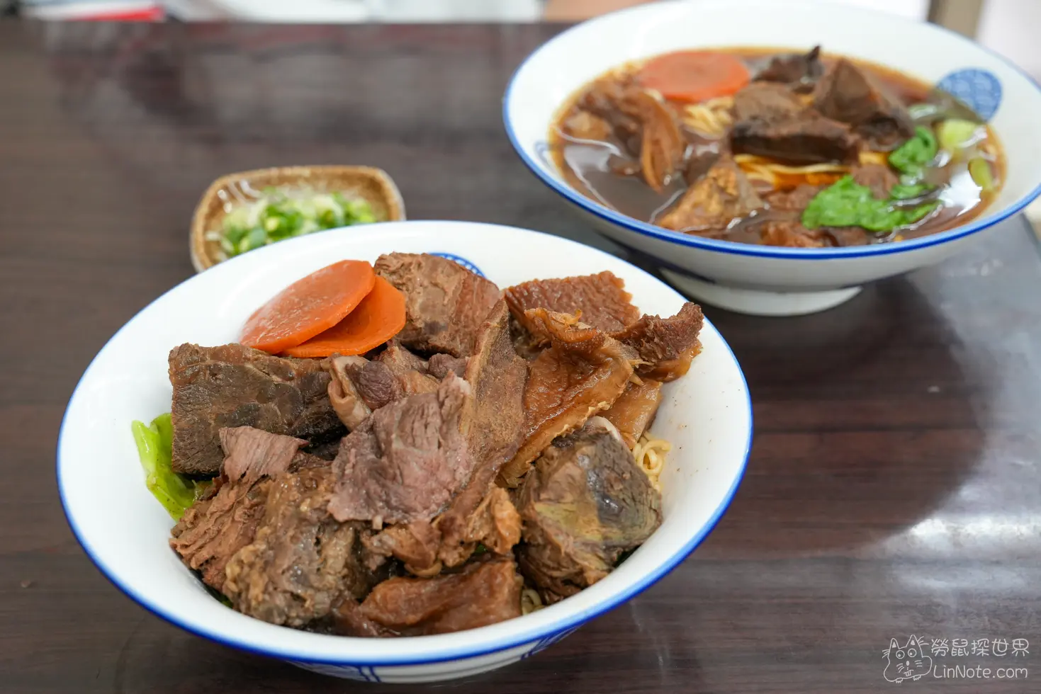 台南北區洁茂牛肉麵館的半筋半肉牛肉麵與霸氣乾拌麵