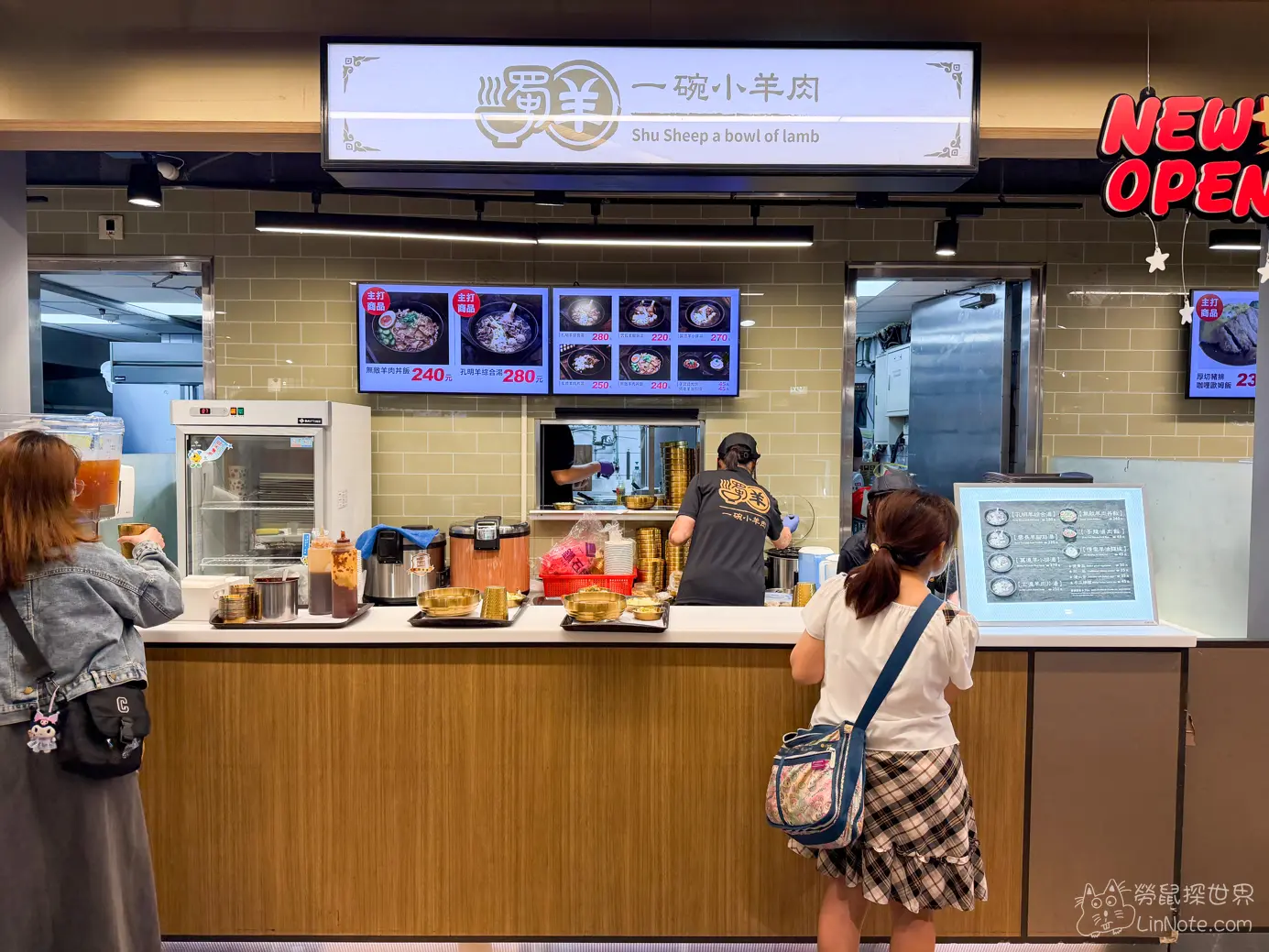 新竹巨城美食街一碗小羊肉的櫃位外觀與點餐櫃檯