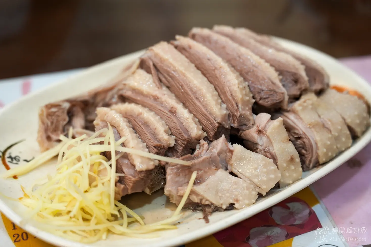 台中外埔阿宗鵝肉店面外觀與紅色招牌